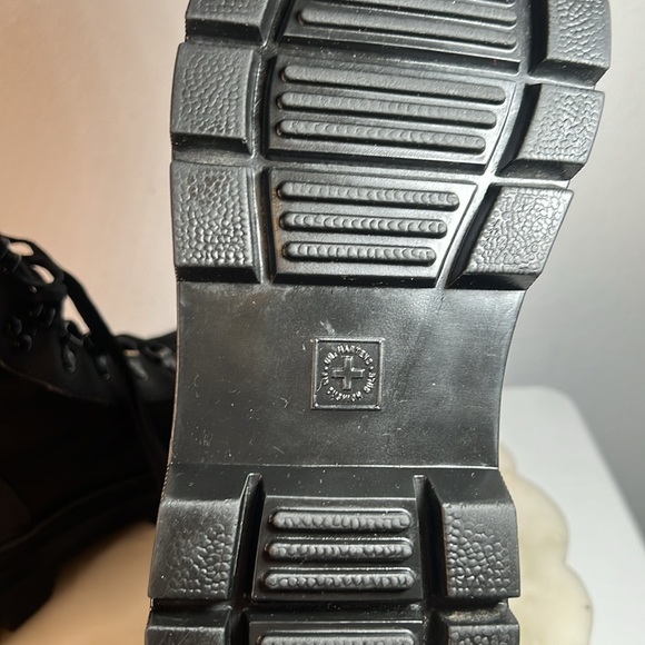 Dr Martens Combs Poly Casual Boots Sz 8 US - Picture 12 of 12